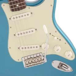 Fender - Made In Japan Traditional 60s Stratocaster, Rosewood Fingerboard - Lake Placid Blue