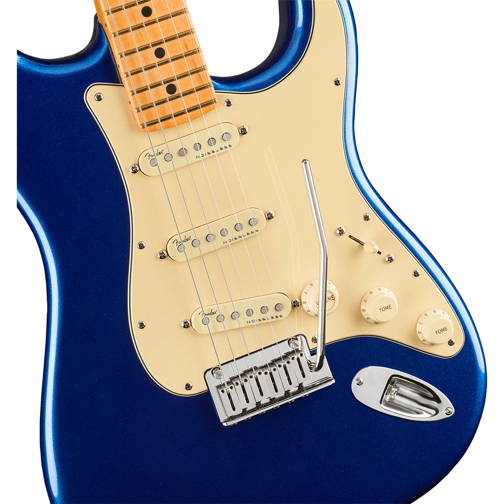 Fender - American Ultra Stratocaster - Cobra Blue - Maple Neck