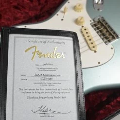 Electric Guitars Fender Custom Shop - Limited Edition'68 Stratocaster - Journeyman Relic - Aged Firemist Silver
